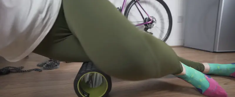 Foam rolling knee pain solutions for cyclists with tendonitis