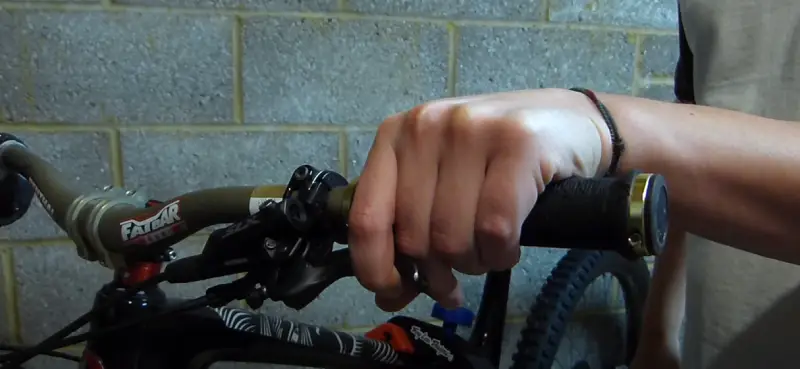 4 tips for cycling with a wrist injury