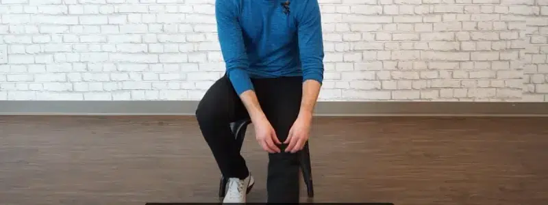 A person doing a quadriceps stretch for knee health
