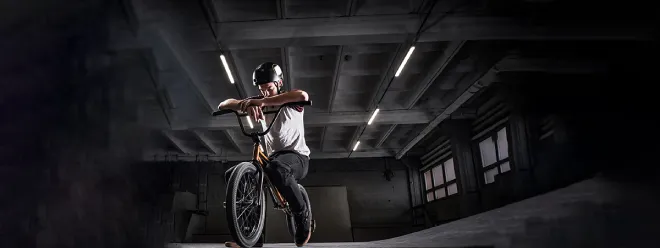 Cyclist using padded gloves for rotator cuff cycling comfort