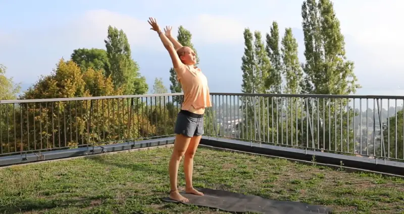 Cyclist with good posture to avoid neck stiffness