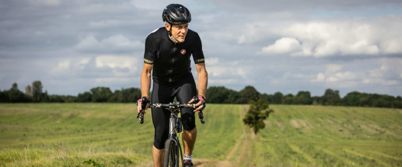 Demonstrating a smooth and efficient pedaling technique