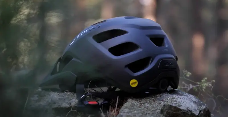 Signs of concussion in cyclist after hitting head