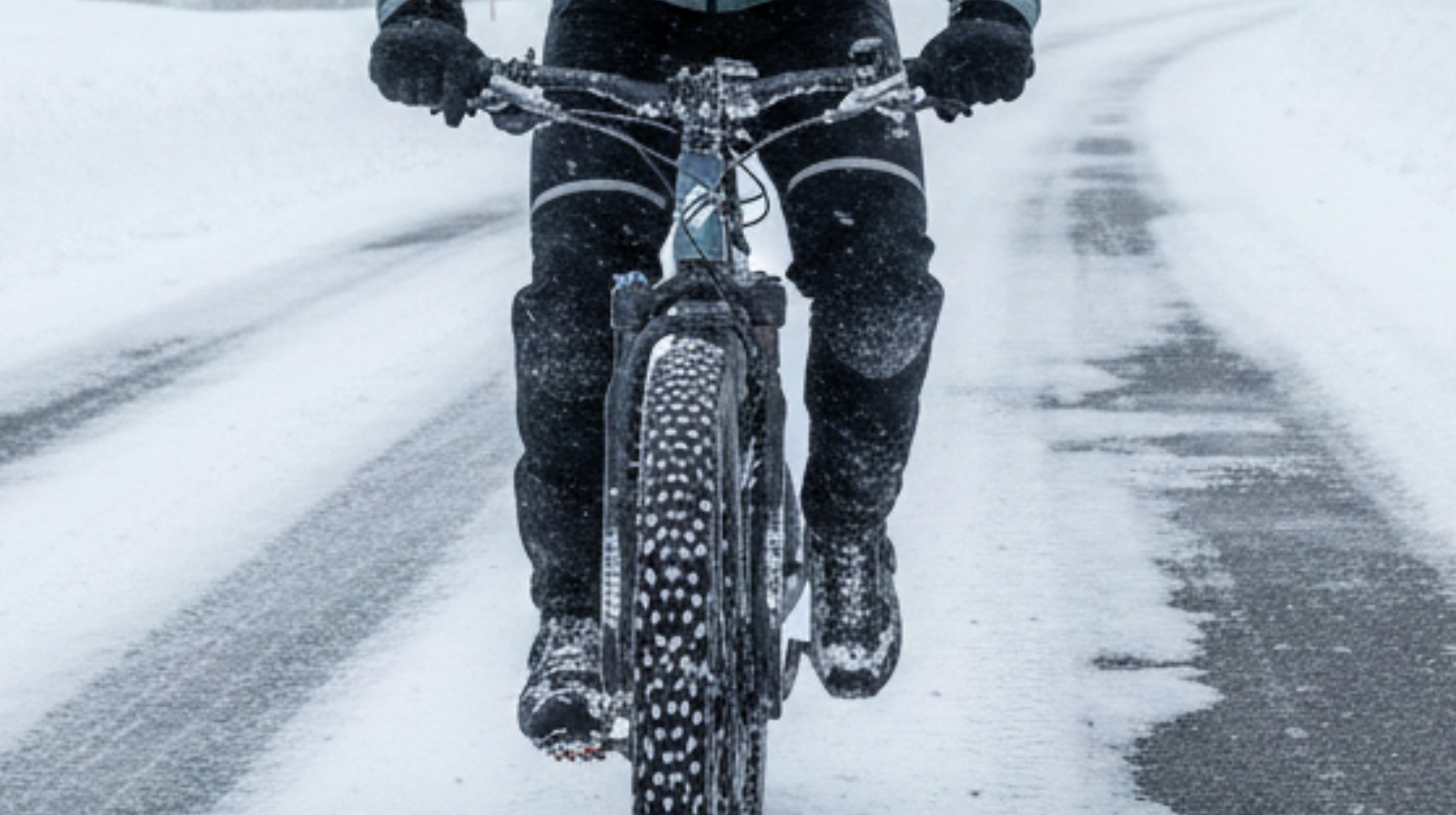 Knee pain during winter cycling outdoors