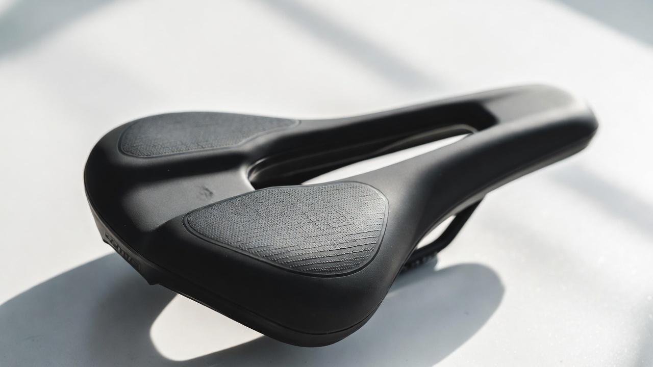 Cut-out bike saddle designed to reduce numbness